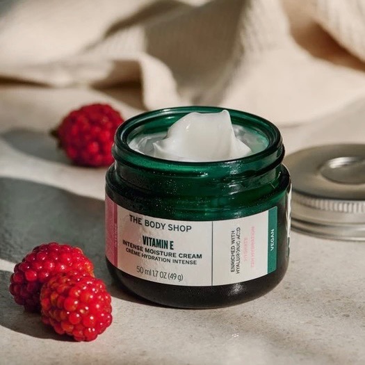 کرم روز آبرسان بادی شاپ جوانساز Body Shop Edelweiss